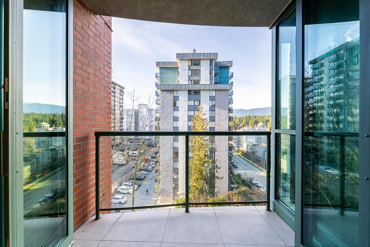 Outdoor Deck Photo of 802 1888 Alberni Street, Vancouver, BC