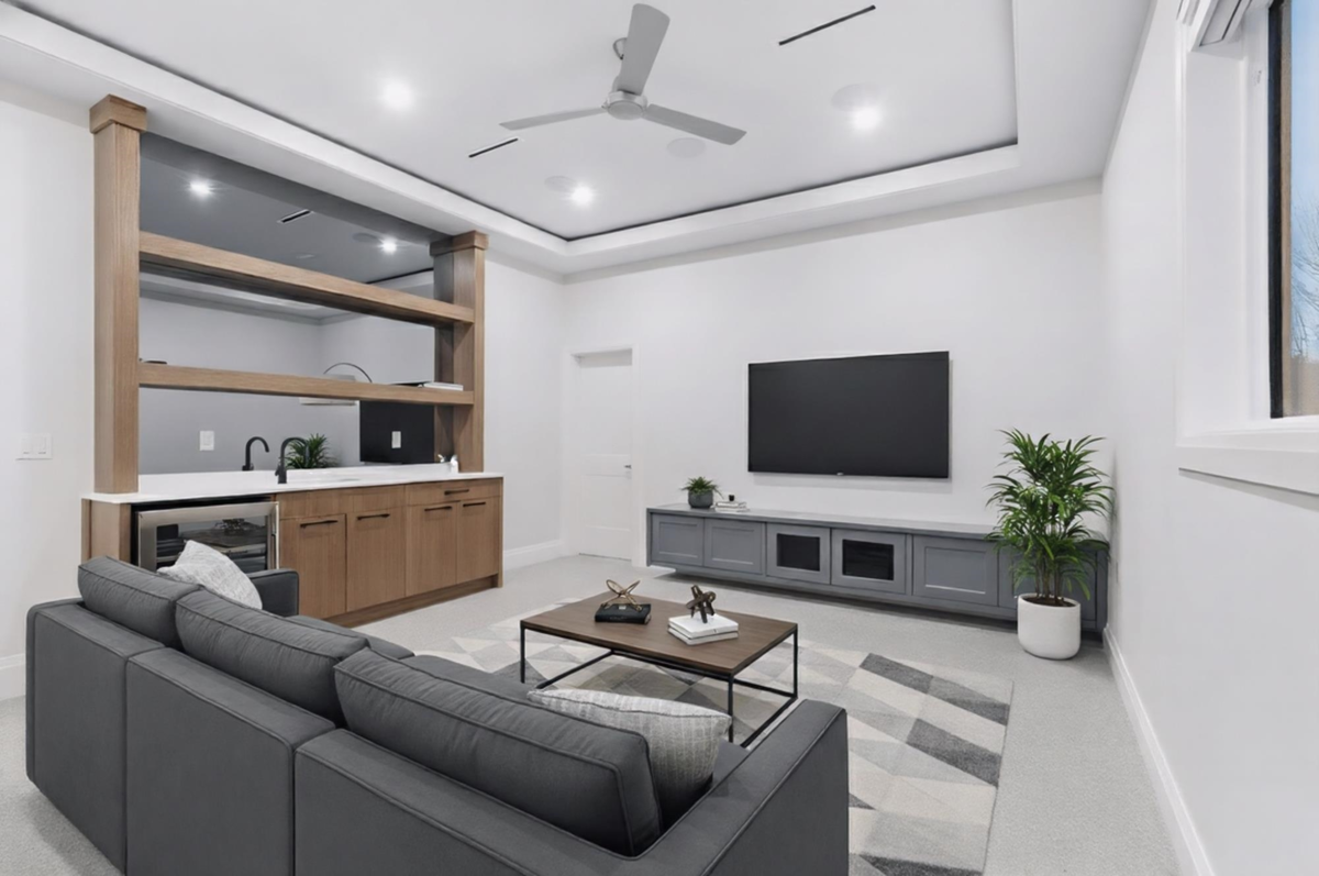 Dining Area Photo of 15901 88a Avenue, Surrey, BC