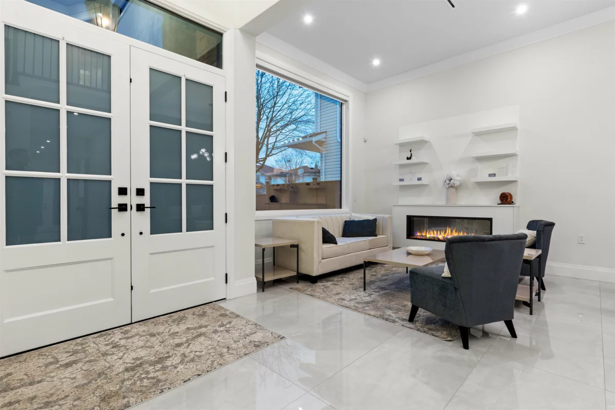 Family Room Photo of 15901 88a Avenue, Surrey, BC