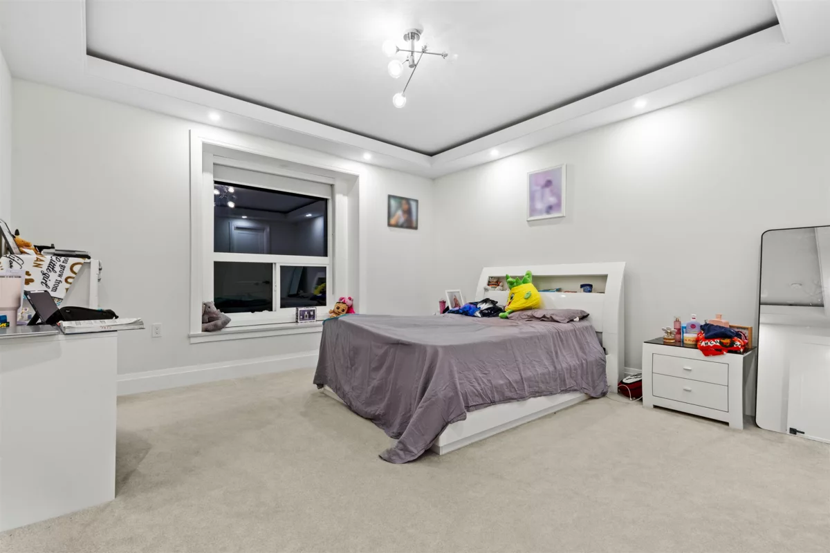 Front Yard Photo of 15901 88a Avenue, Surrey, BC