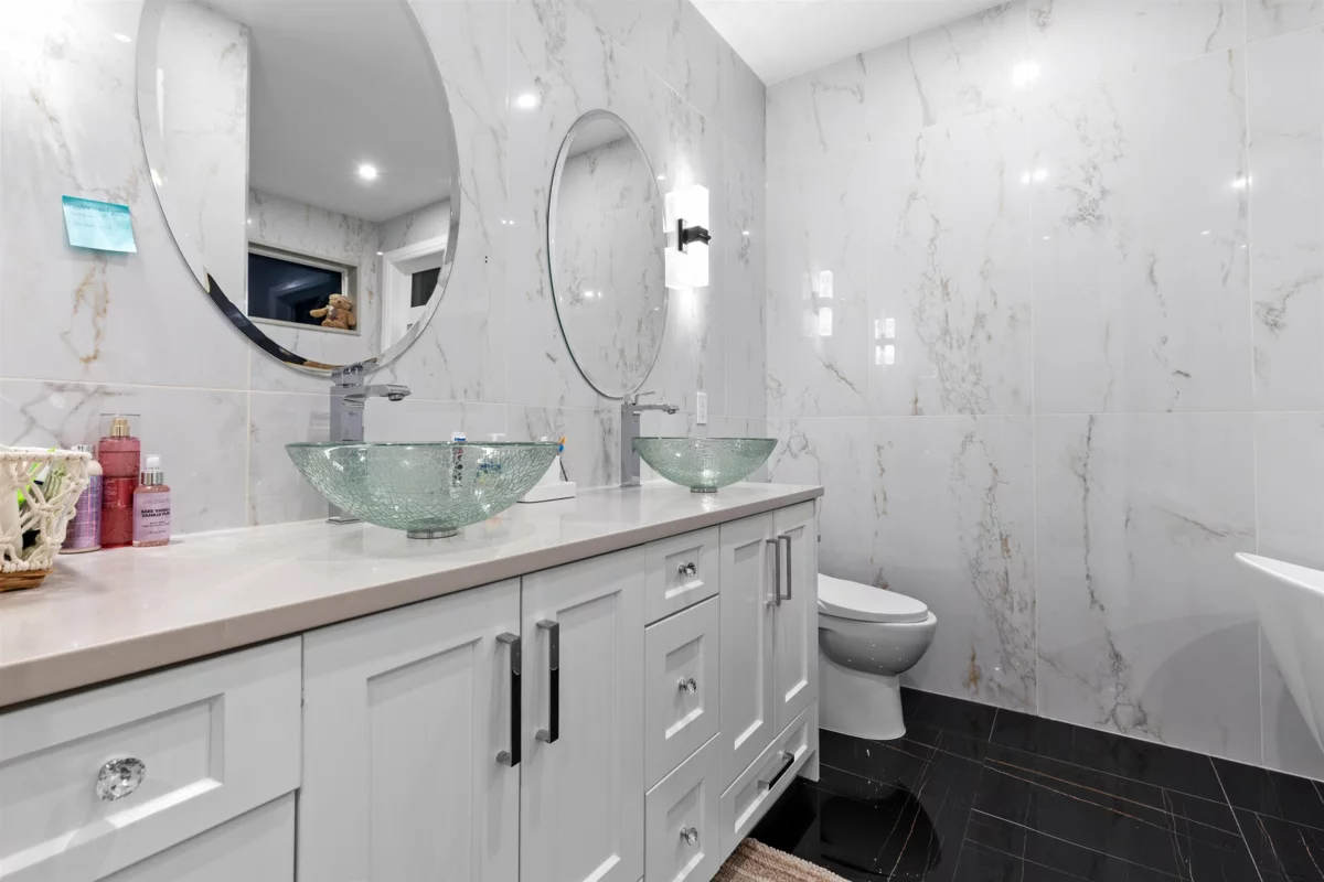 Garage Interior Photo of 15901 88a Avenue, Surrey, BC