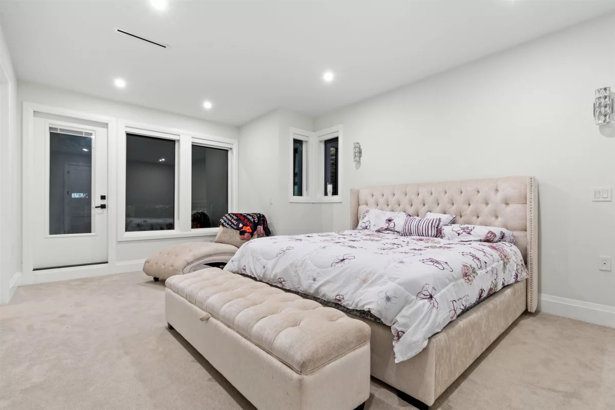 Hallway Photo of 15901 88a Avenue, Surrey, BC