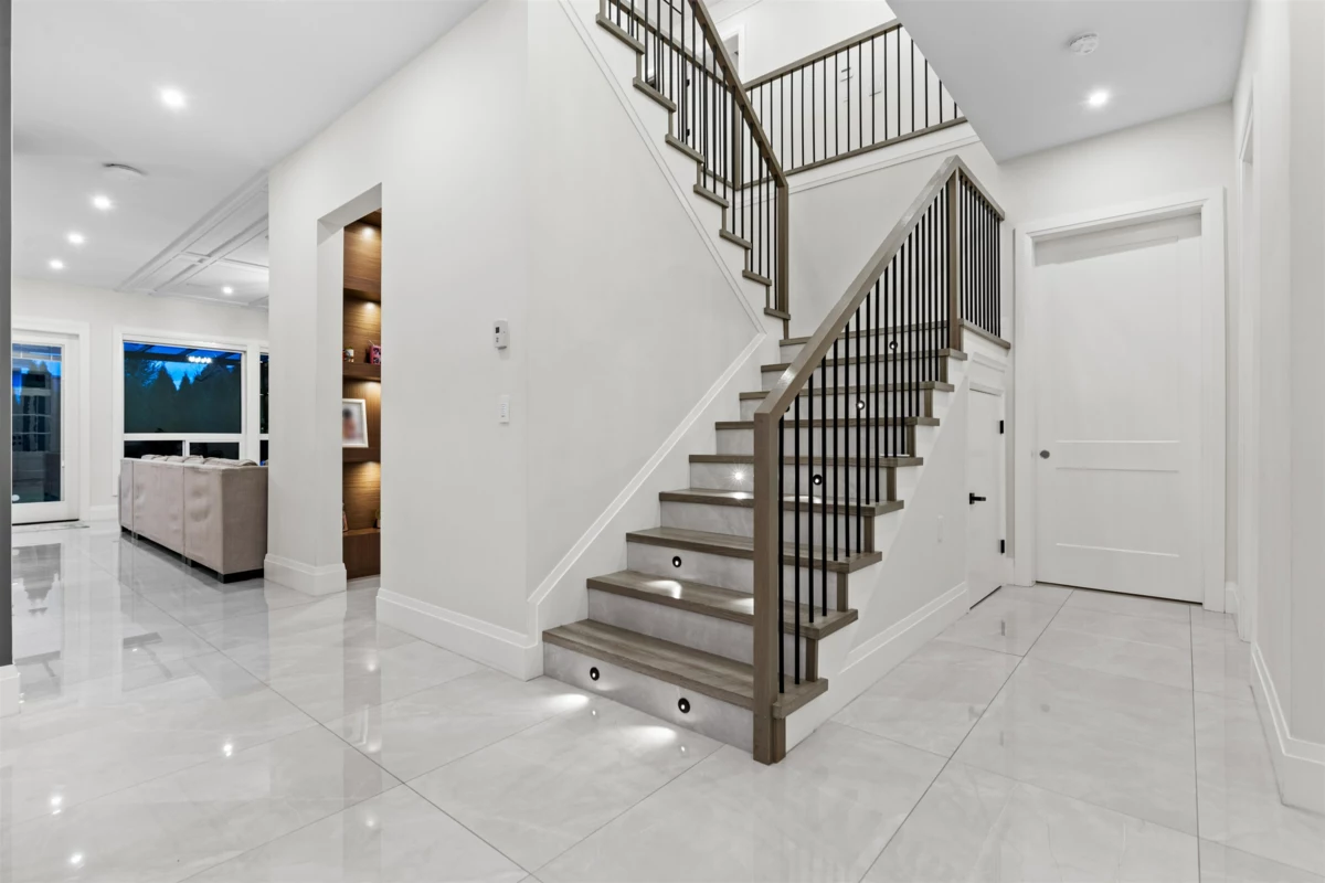 Mudroom Photo of 15901 88a Avenue, Surrey, BC