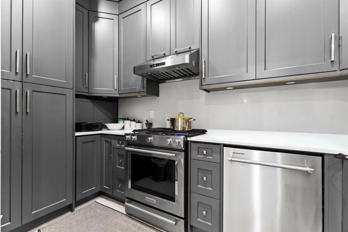 Powder Room Photo of 15901 88a Avenue, Surrey, BC