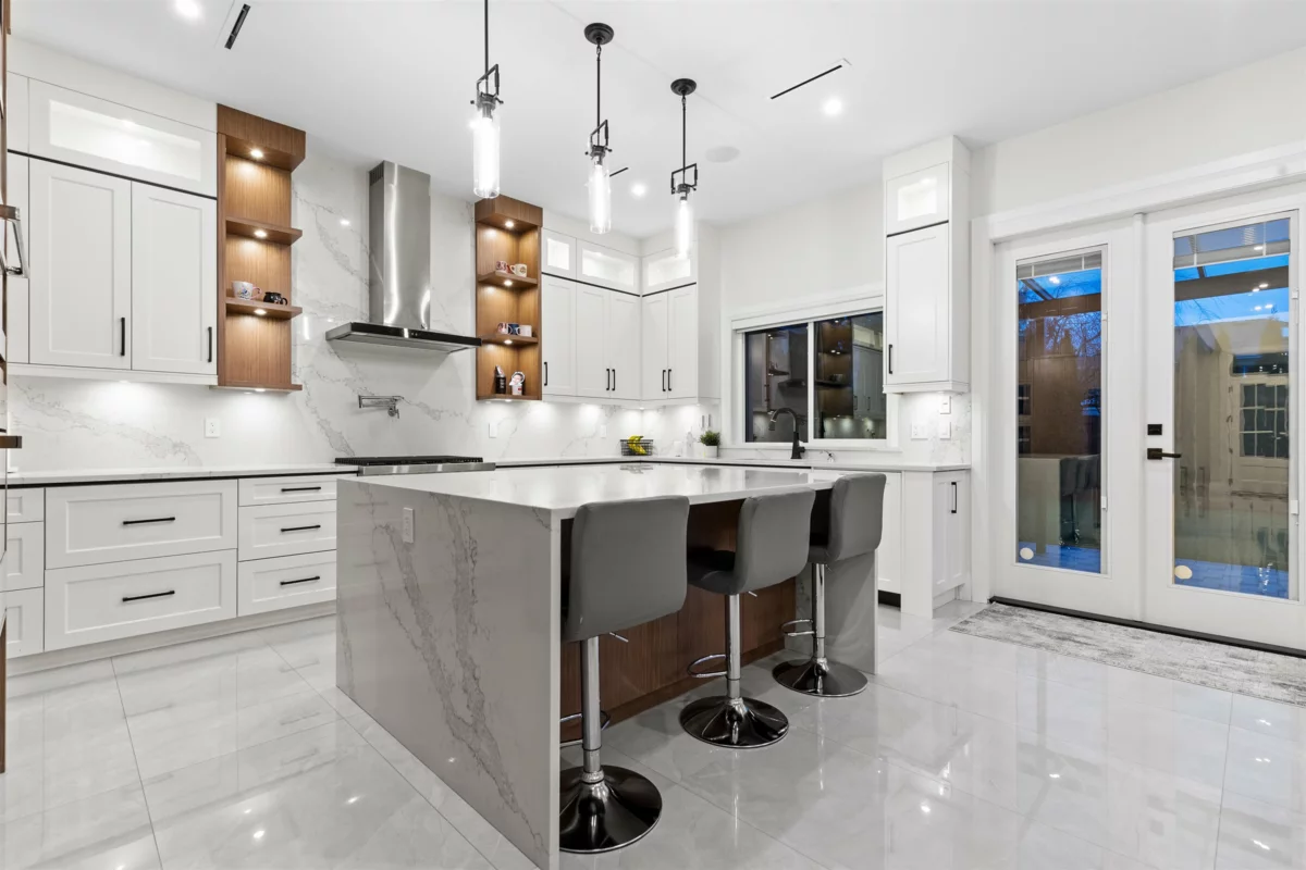 Primary Bathroom Photo of 15901 88a Avenue, Surrey, BC