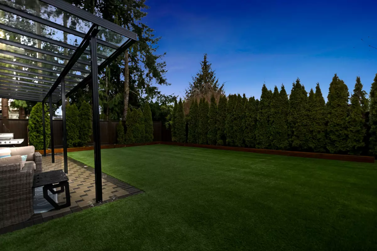 Swimming Pool Photo of 15901 88a Avenue, Surrey, BC