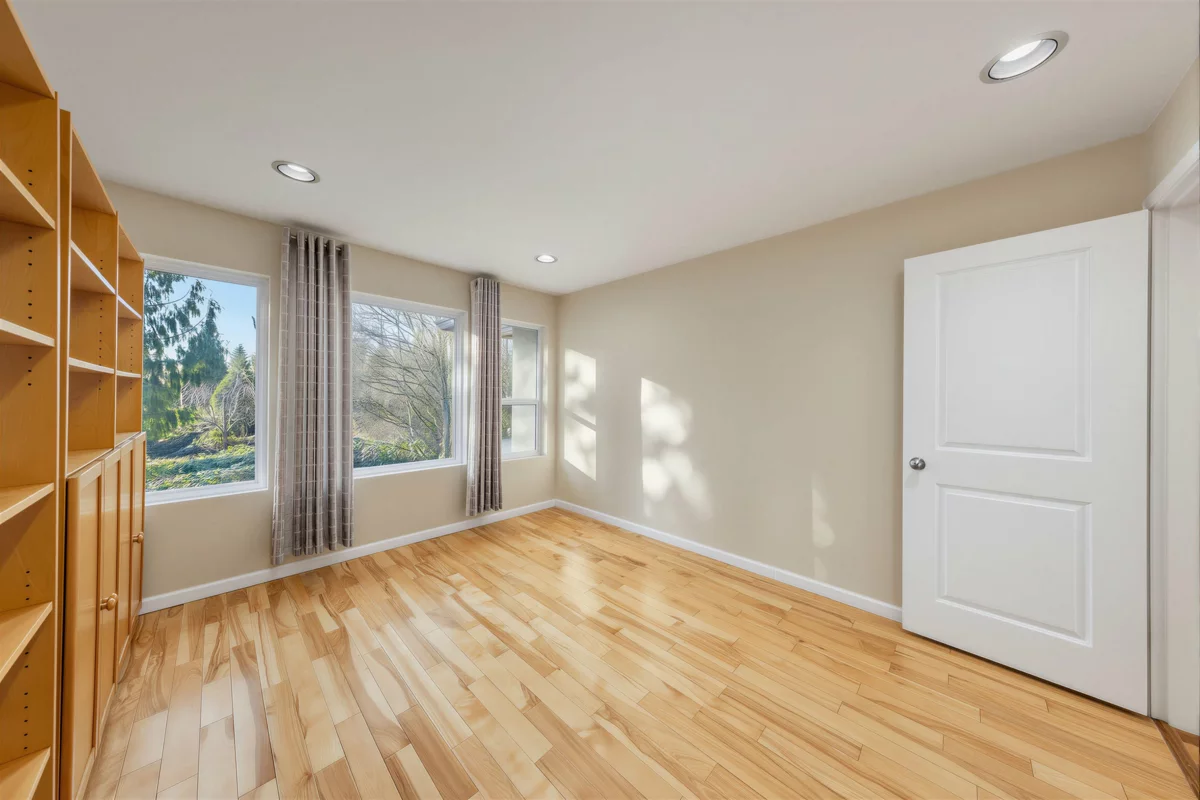Laundry Room Photo of 8067 162b Street, Surrey, BC
