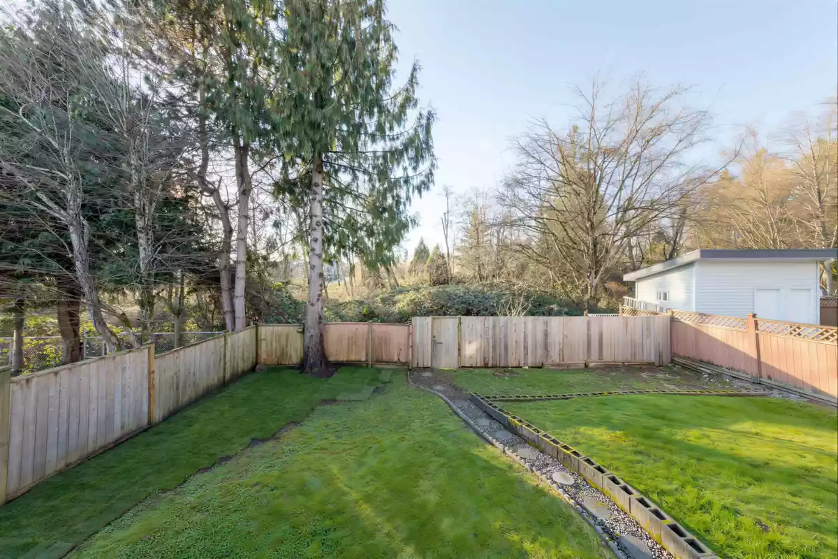 Powder Room Photo of 8067 162b Street, Surrey, BC