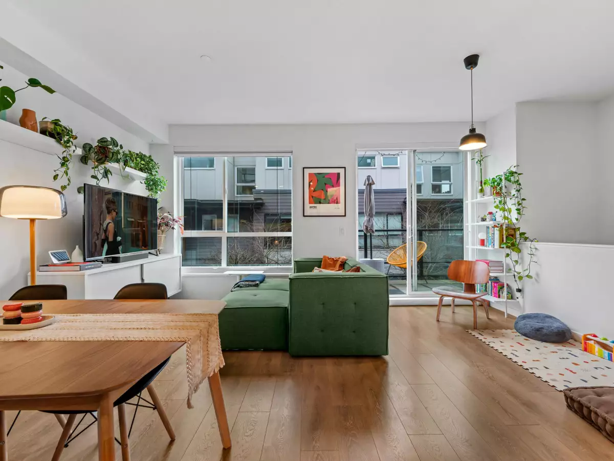 Dining Area Photo of 27 533 E 3rd Street, North Vancouver, BC