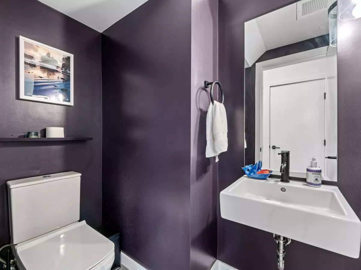 Guest Bathroom Photo of 27 533 E 3rd Street, North Vancouver, BC