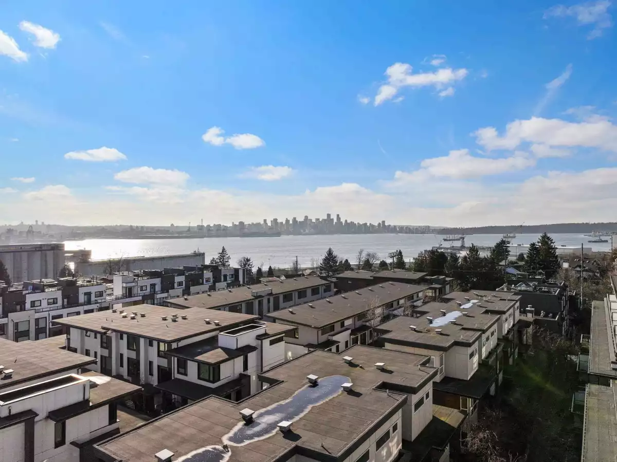 Hot Tub / Spa Photo of 27 533 E 3rd Street, North Vancouver, BC