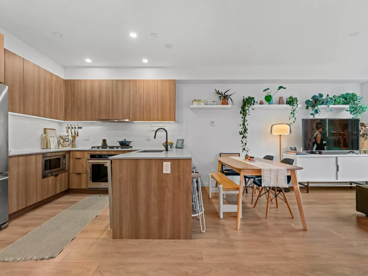 Living Room Photo of 27 533 E 3rd Street, North Vancouver, BC