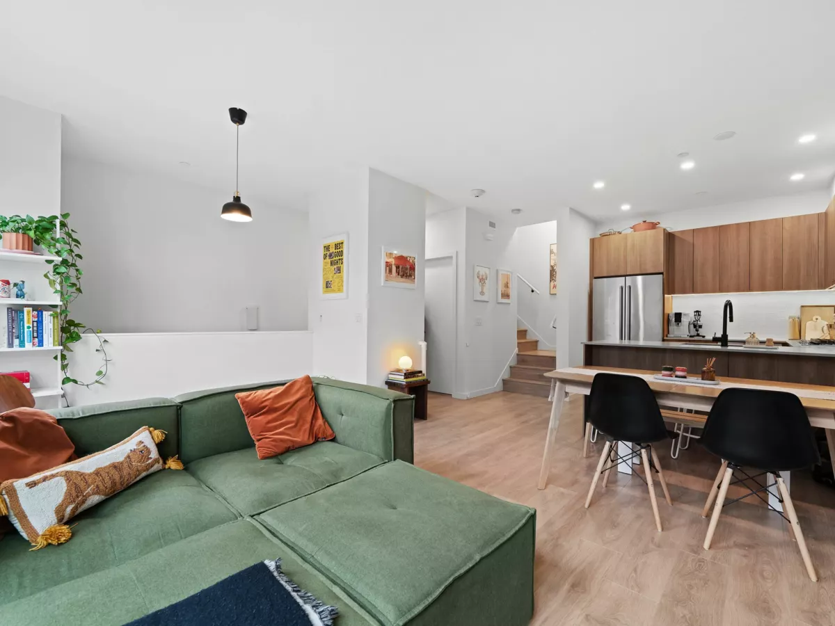 Walk-In Closet Photo of 27 533 E 3rd Street, North Vancouver, BC