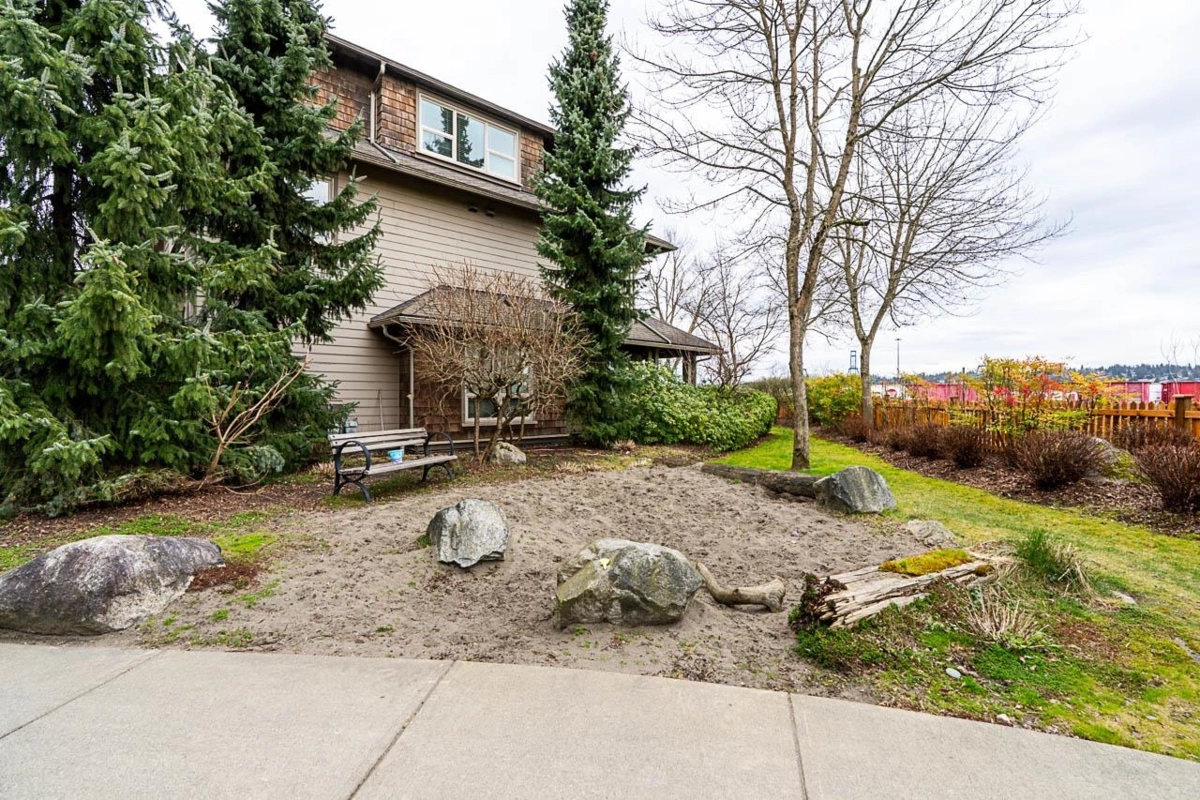 Entry Foyer Photo of 112 250 Salter Street, New Westminster, BC