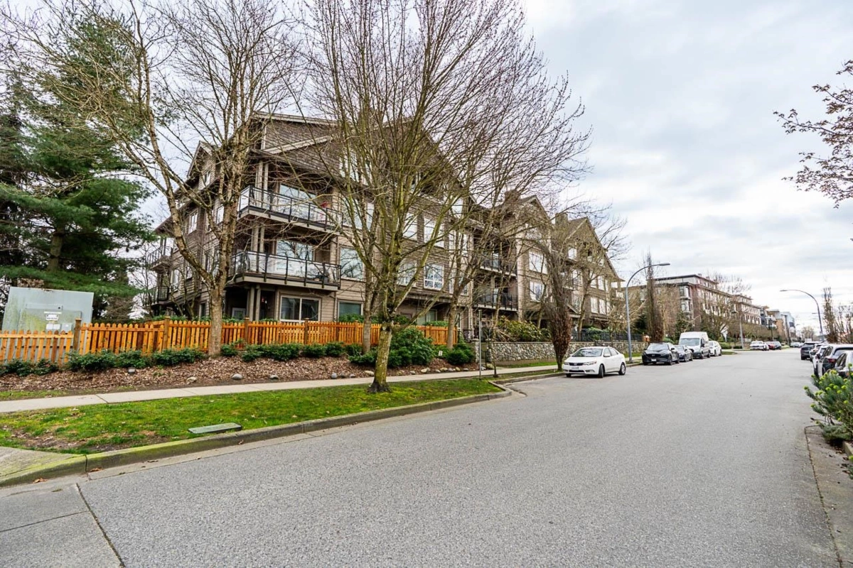 Living Room Photo of 112 250 Salter Street, New Westminster, BC