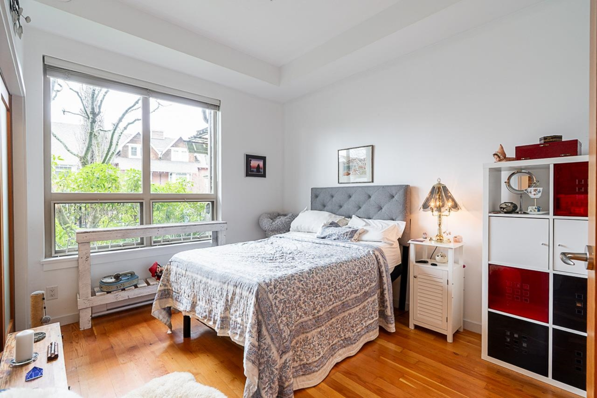 Powder Room Photo of 112 250 Salter Street, New Westminster, BC