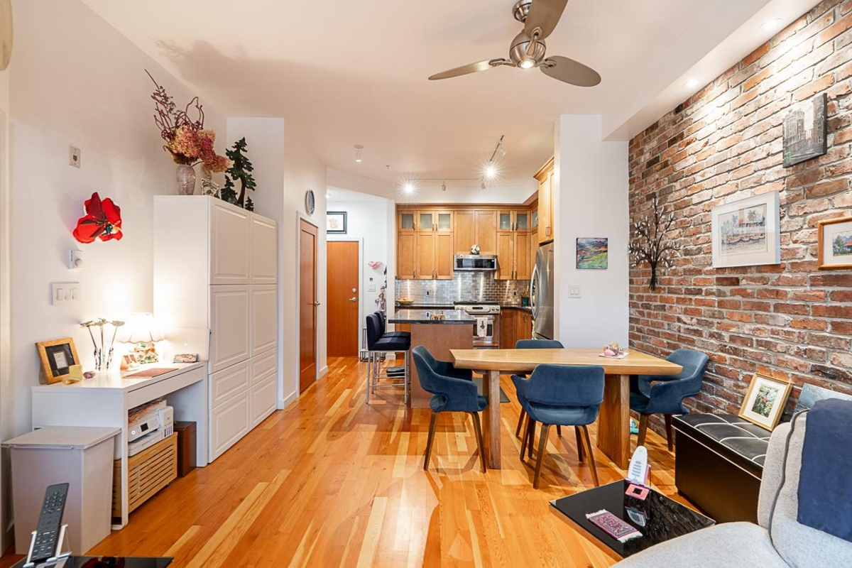 Walk-In Closet Photo of 112 250 Salter Street, New Westminster, BC