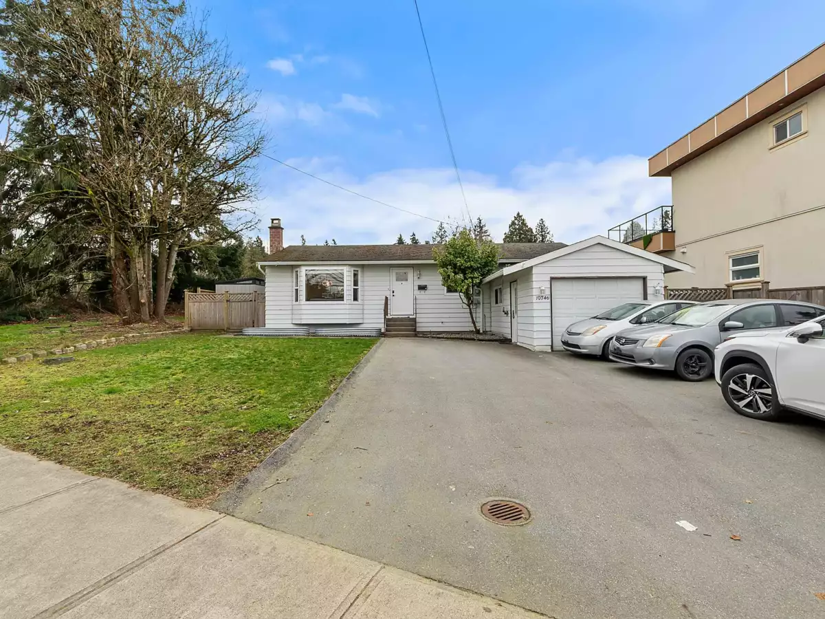 Entry Foyer Photo of 10746 River Road, Delta, BC