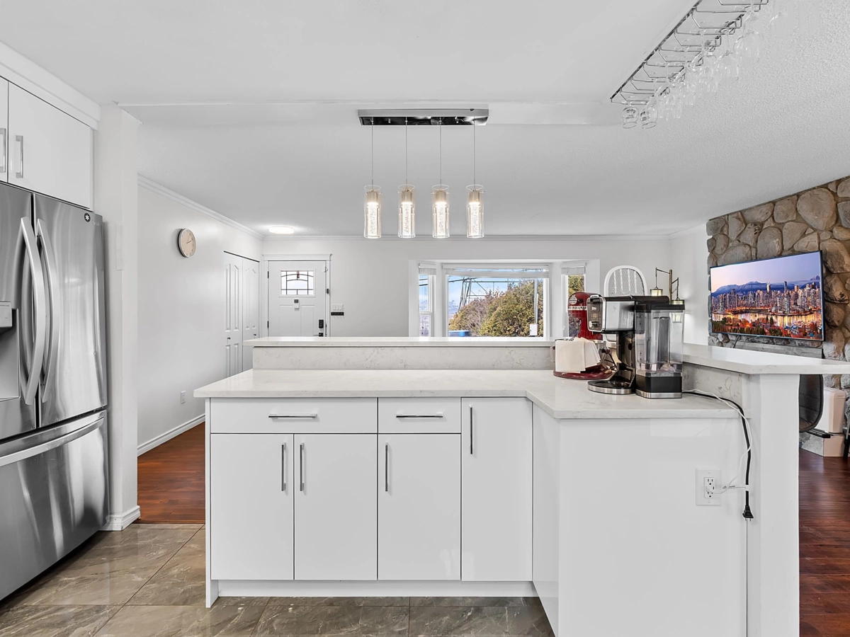 Primary Bathroom Photo of 10746 River Road, Delta, BC