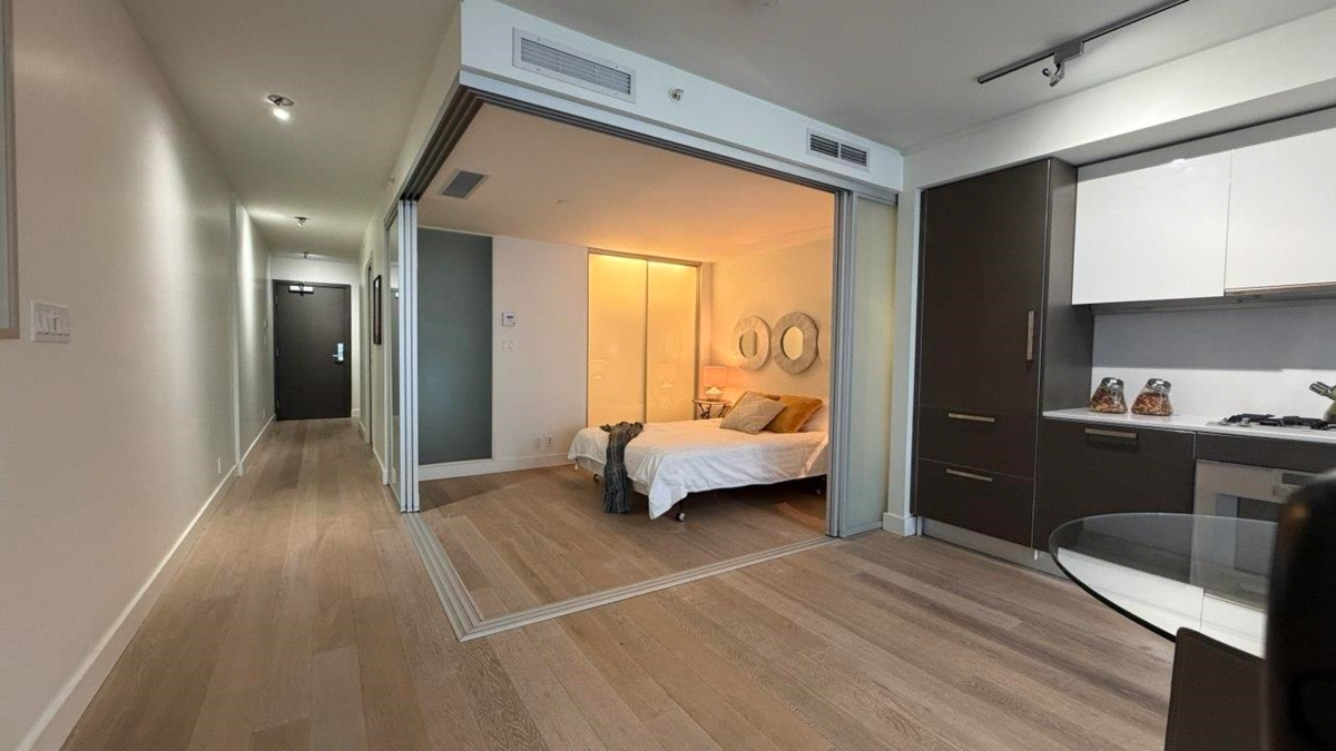 Dining Area Photo of 508 1477 W Pender Street, Vancouver, BC