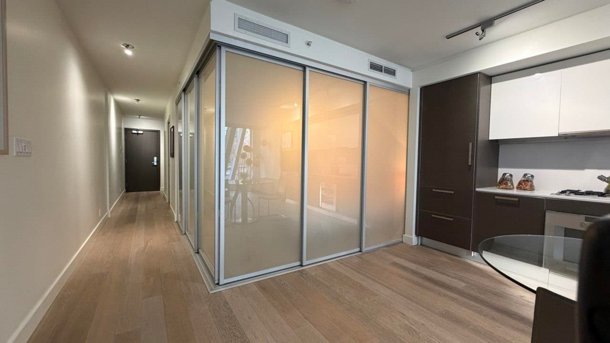 Kitchen Island Photo of 508 1477 W Pender Street, Vancouver, BC