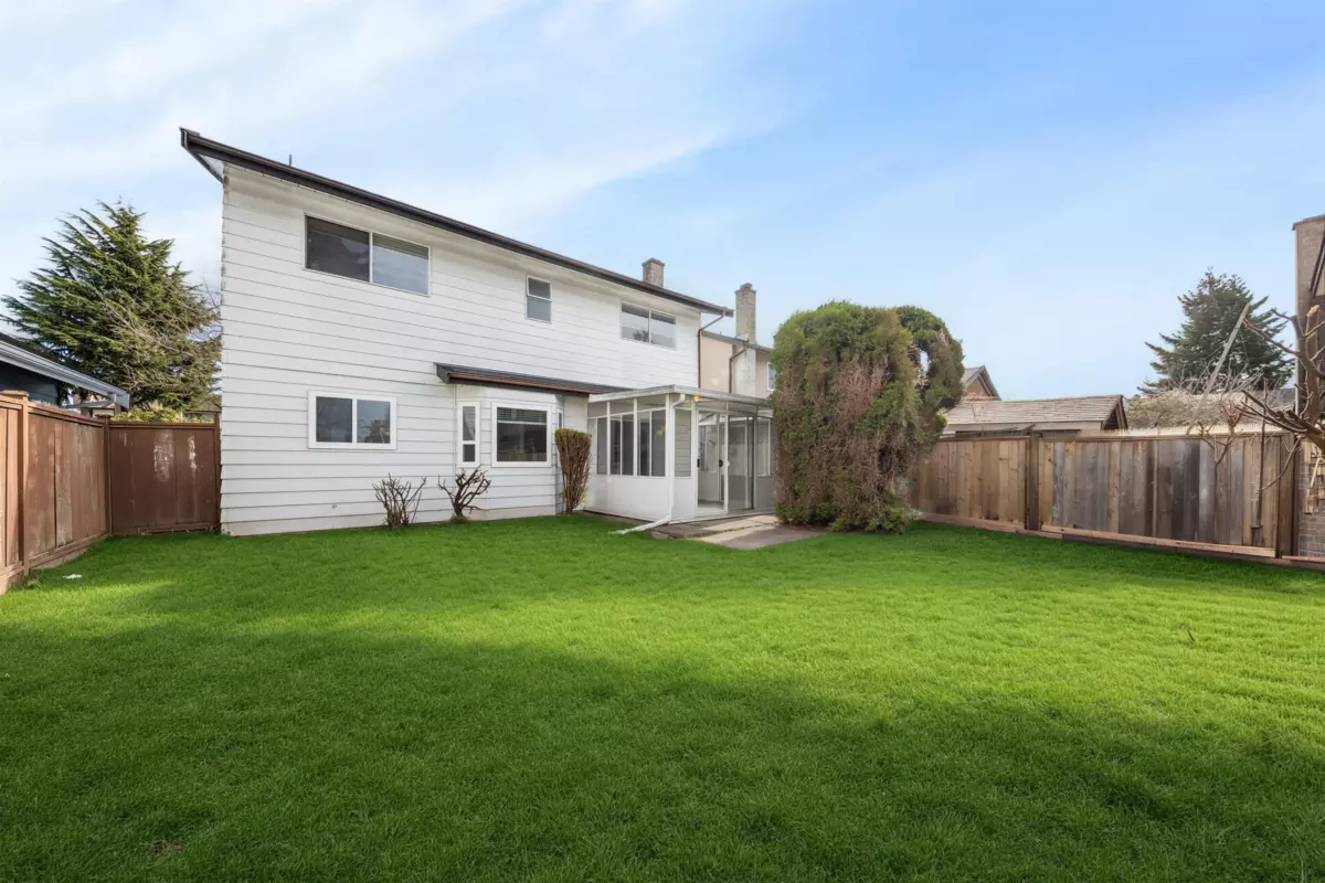 Breakfast Nook Photo of 8691 Doulton Place, Richmond, BC
