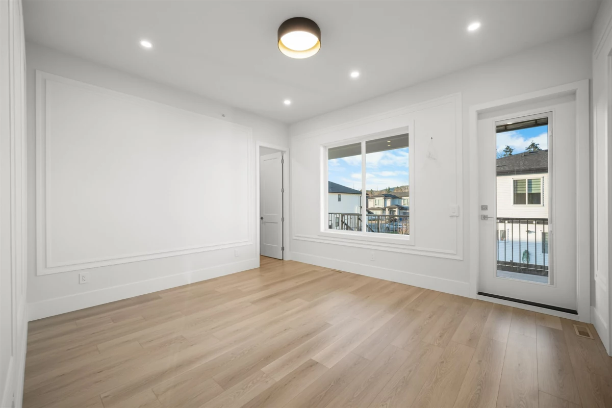 Guest Bathroom Photo of 32713 Carter Avenue, Mission, BC