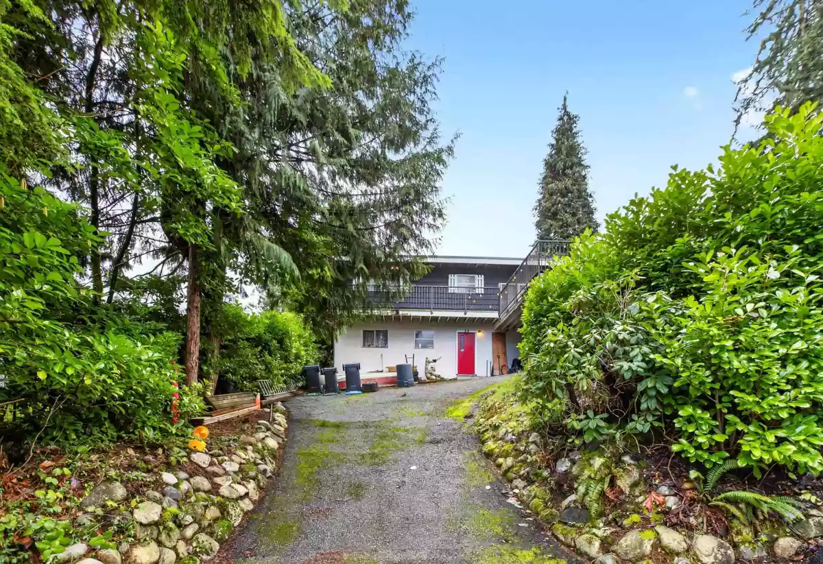 Garden / Landscaping Photo of 3362 Viewmount Drive, Port Moody, BC