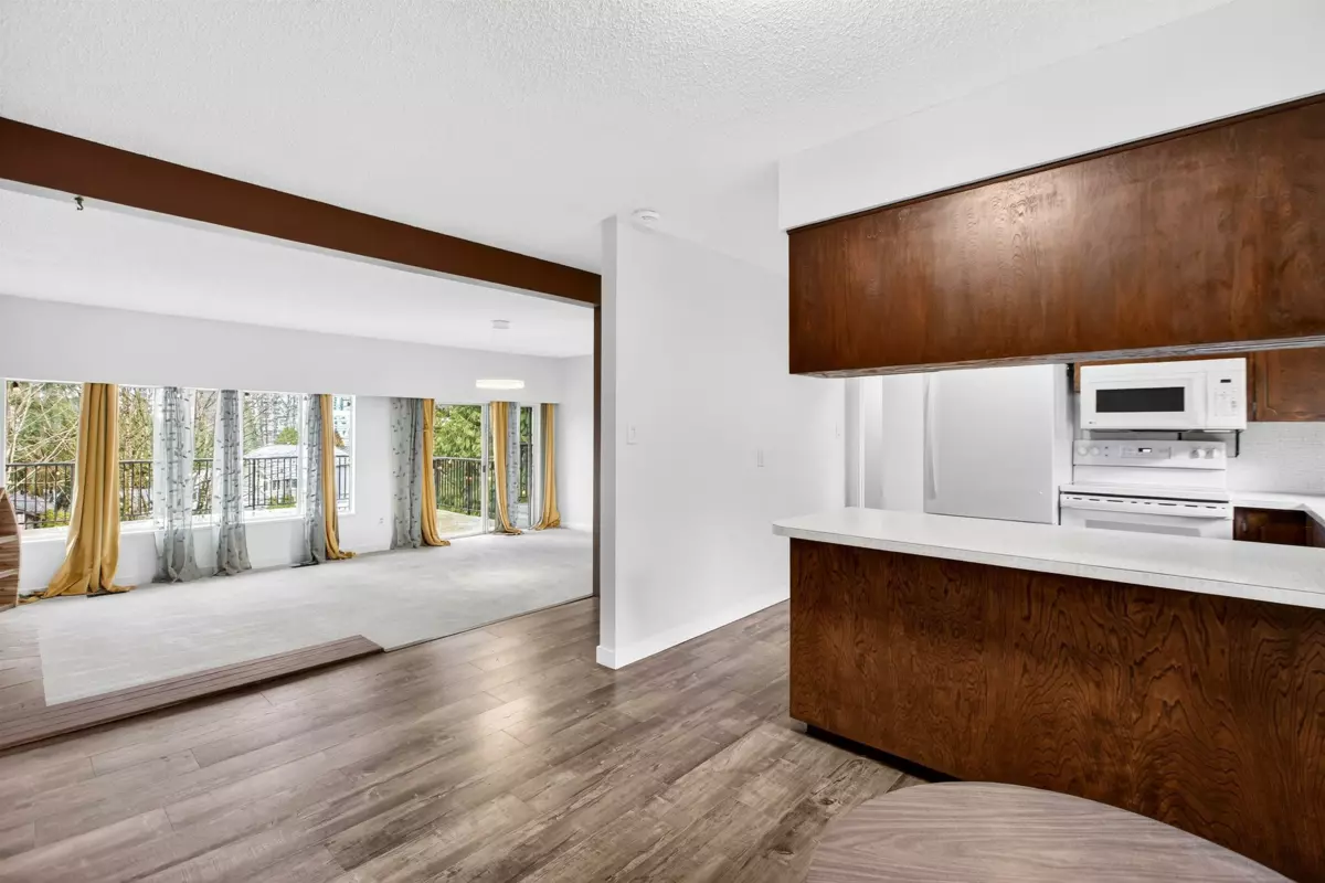 Kitchen Island Photo of 3362 Viewmount Drive, Port Moody, BC