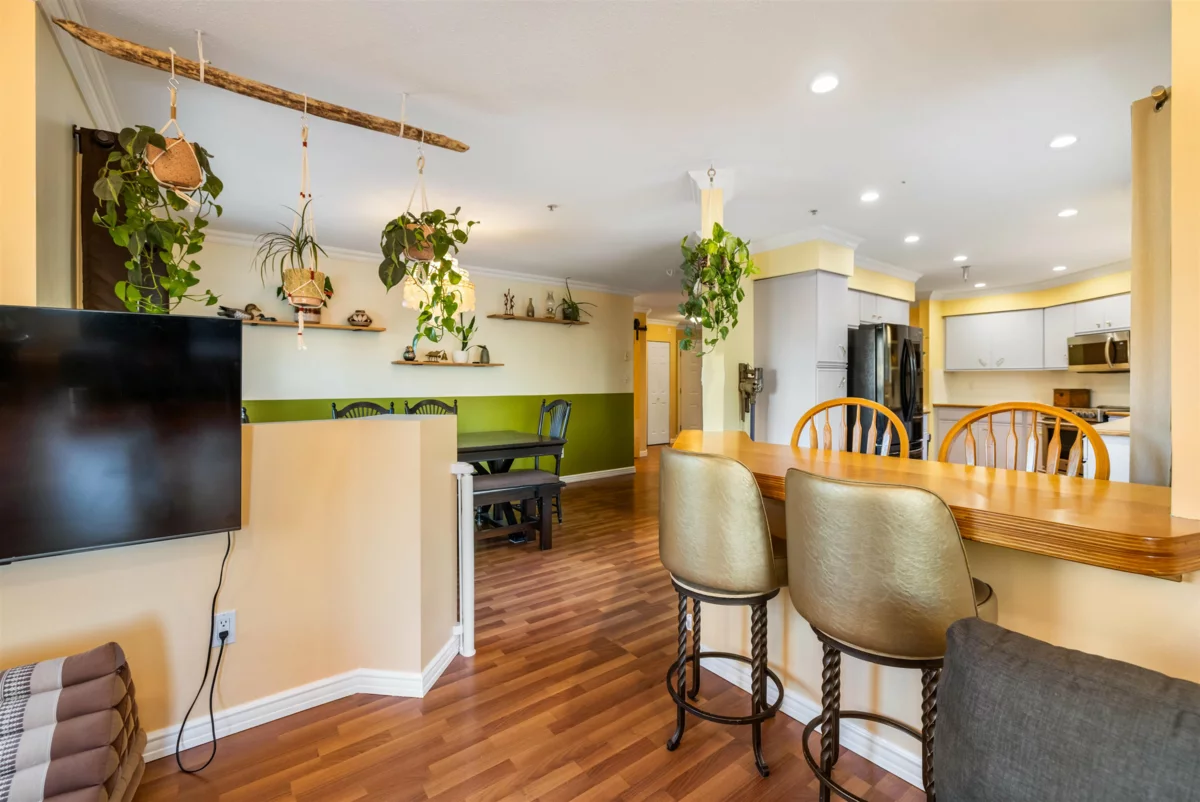 Front Yard Photo of 304 20140 56 Avenue, Langley, BC