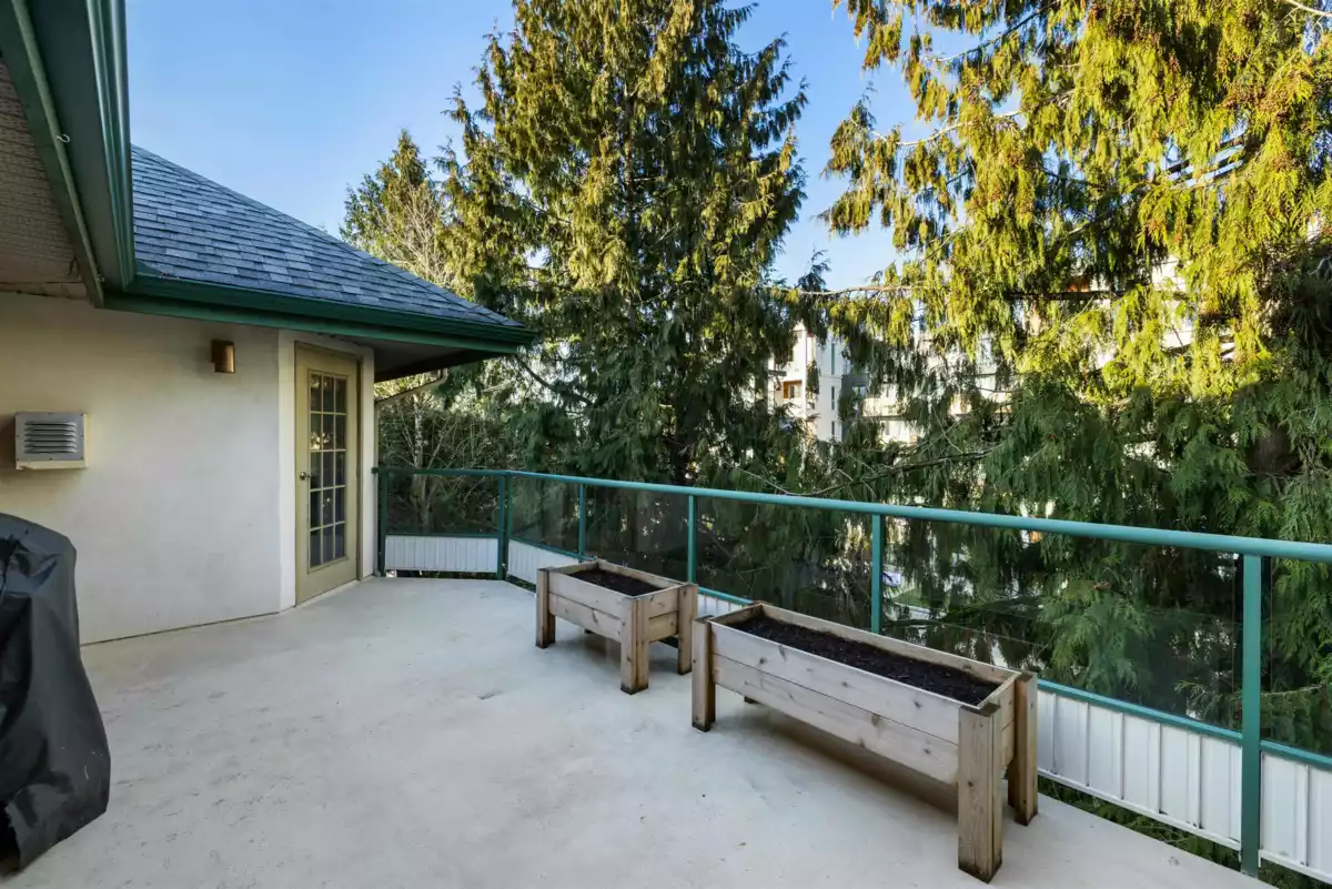 Kitchen Photo of 304 20140 56 Avenue, Langley, BC