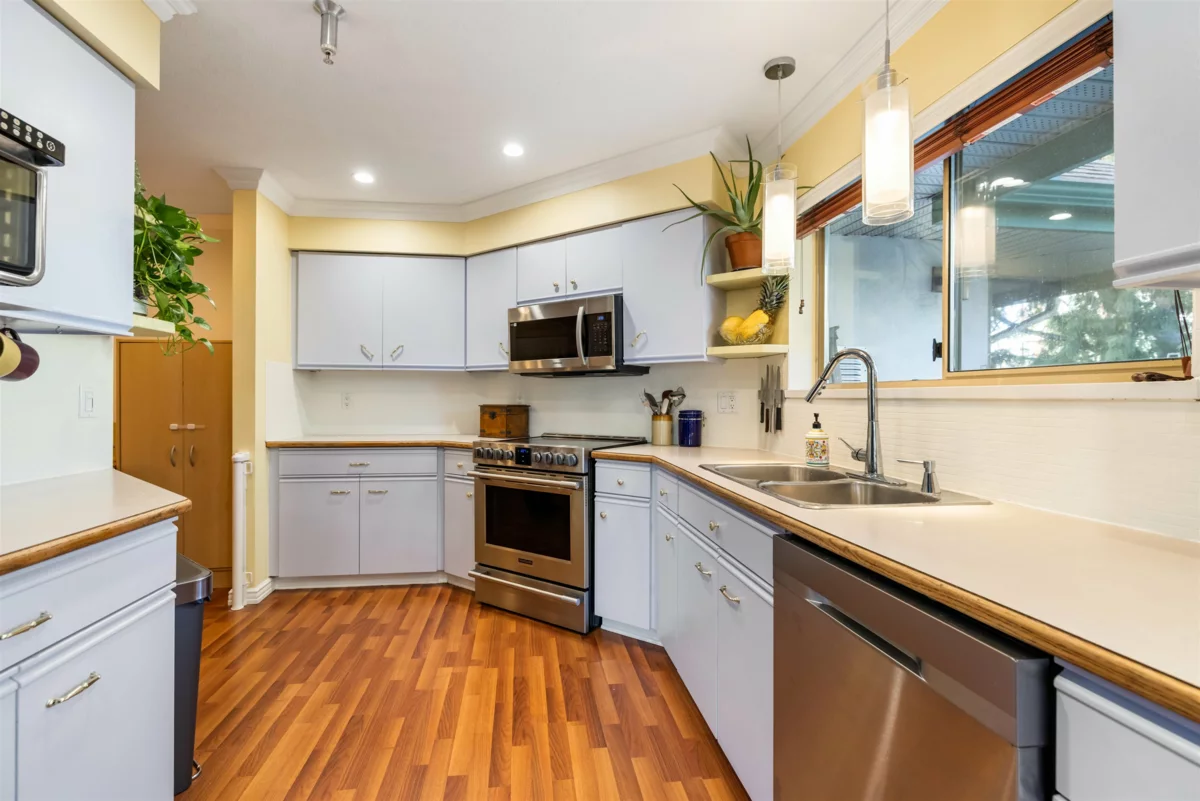 Primary Bathroom Photo of 304 20140 56 Avenue, Langley, BC