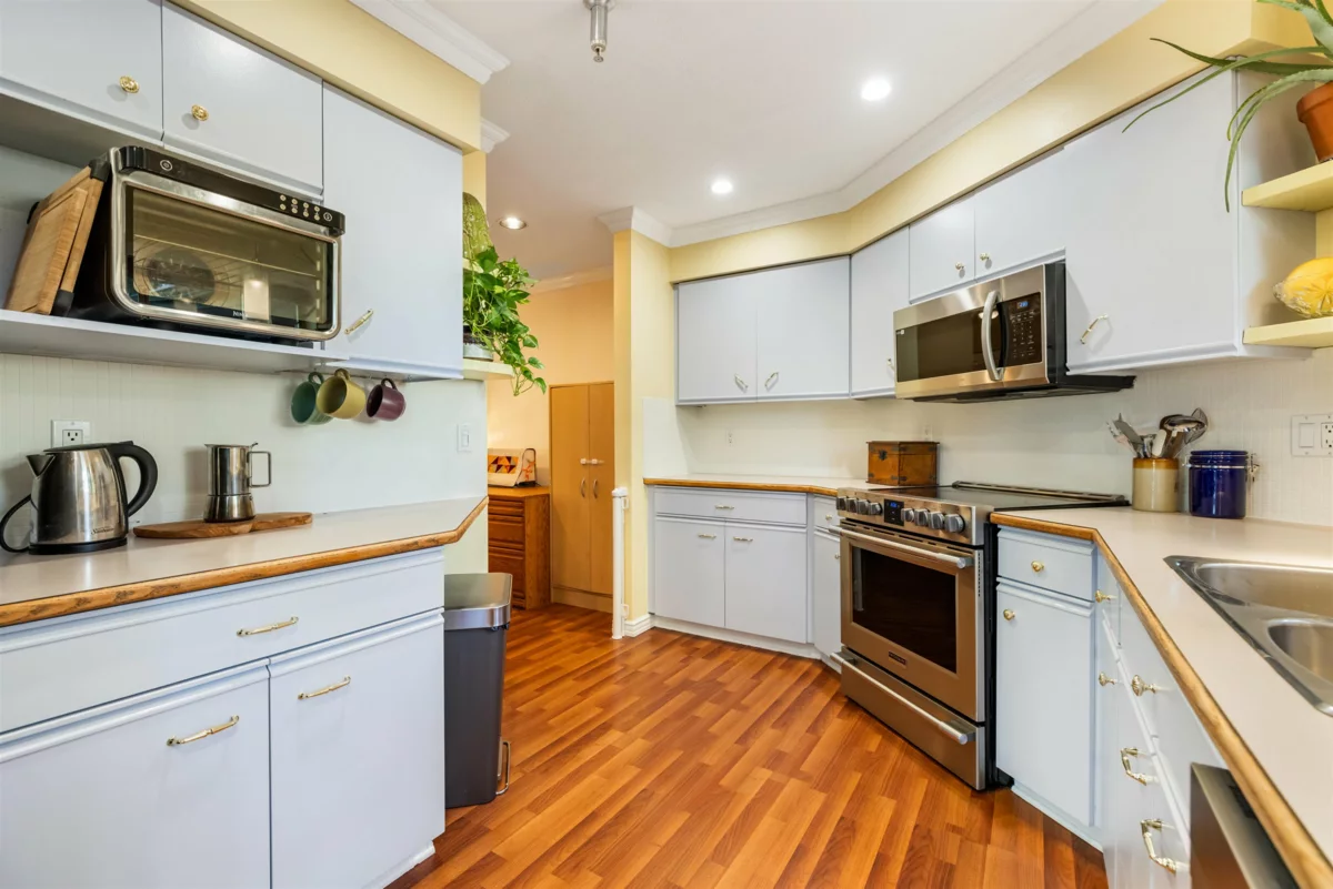 Walk-In Closet Photo of 304 20140 56 Avenue, Langley, BC