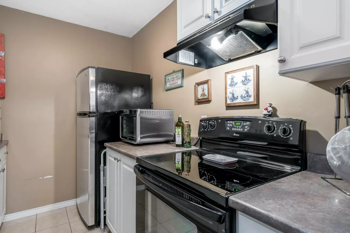 Kitchen Photo of 70 17712 60 Avenue, Surrey, BC
