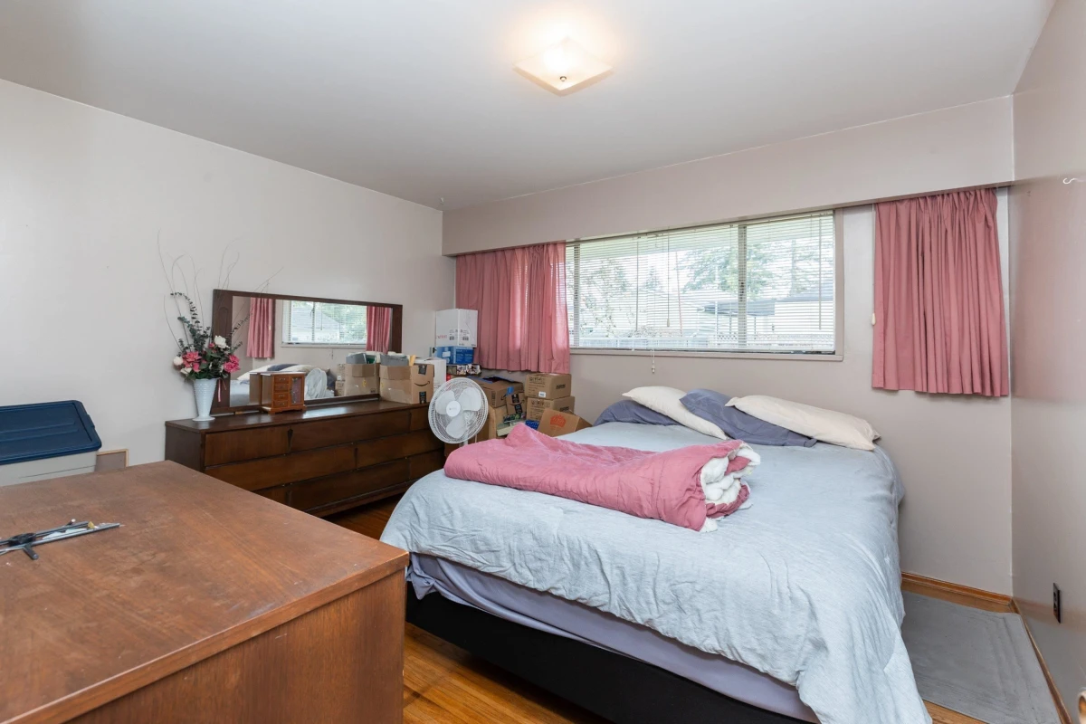 Walk-In Closet Photo of 8736 154 Street, Surrey, BC