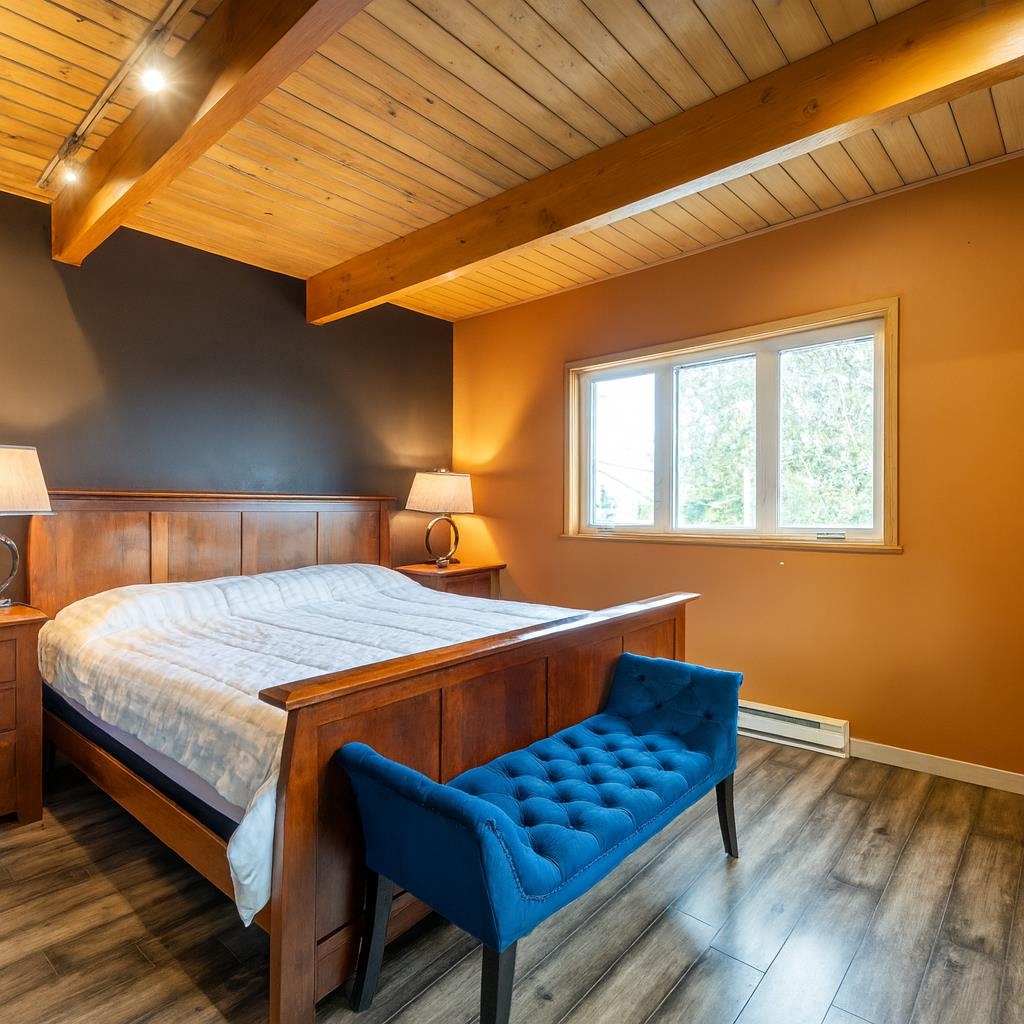 Kitchen Island Photo of 873 Baycrest Drive, North Vancouver, BC