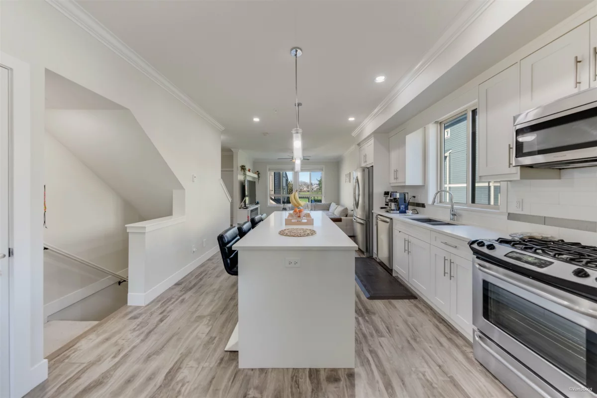 Entry Foyer Photo of 84 19913 70 Avenue, Langley, BC