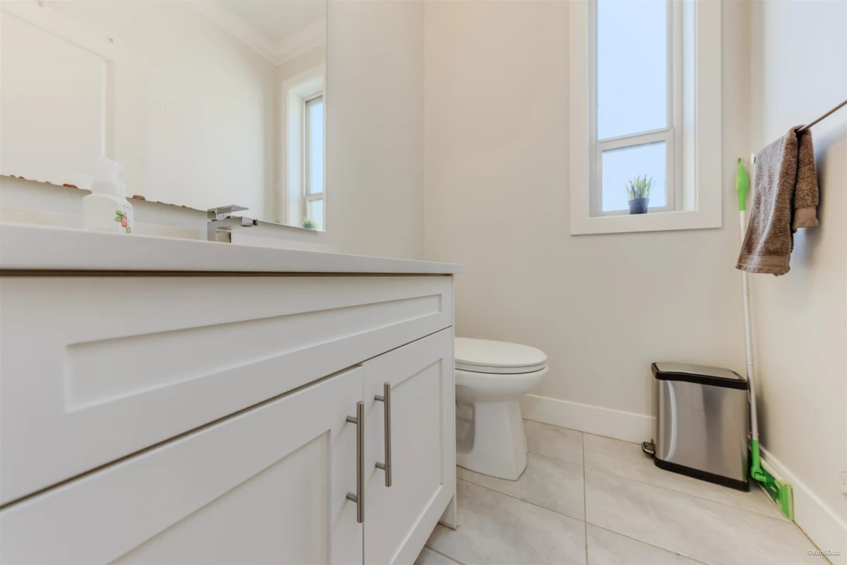 Kitchen Island Photo of 84 19913 70 Avenue, Langley, BC