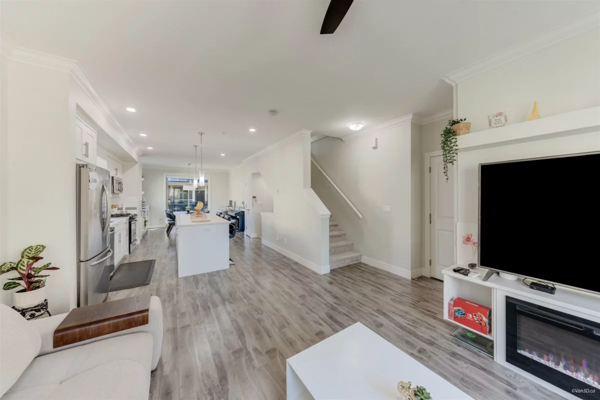 Walk-In Closet Photo of 84 19913 70 Avenue, Langley, BC