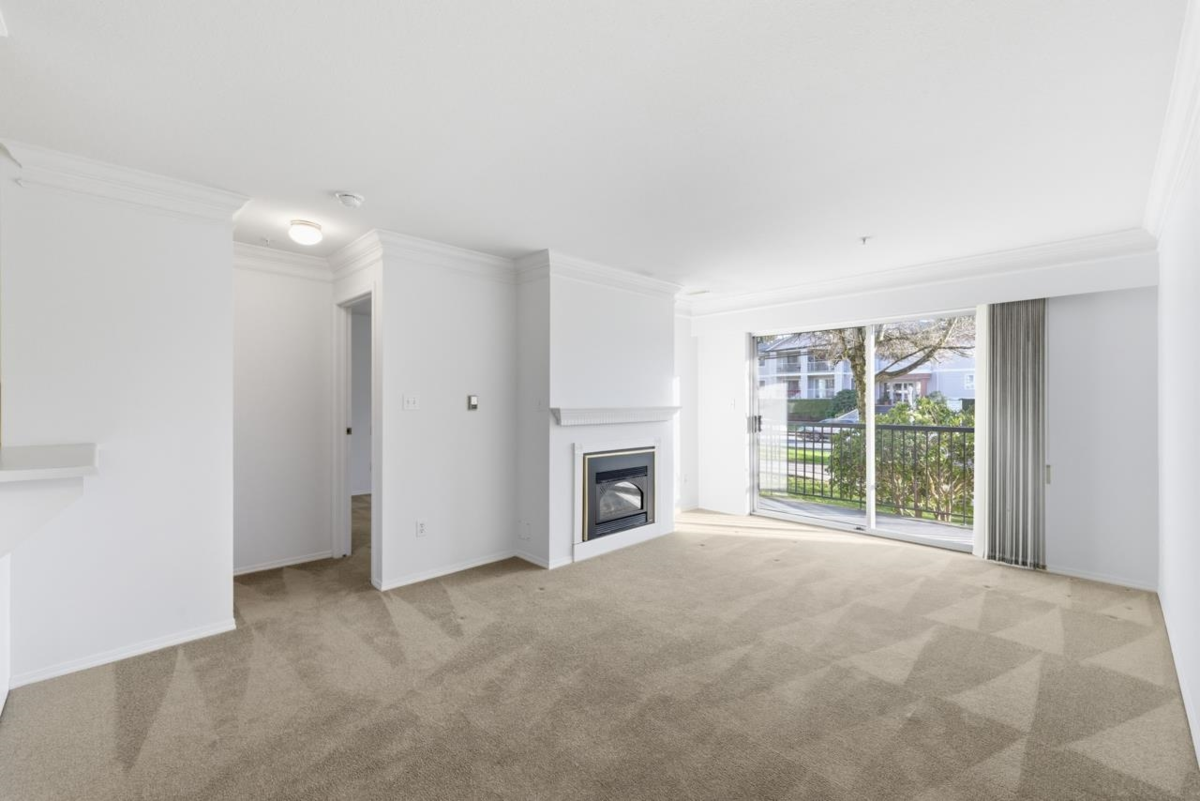Dining Area Photo of 102 20881 56 Avenue, Langley, BC