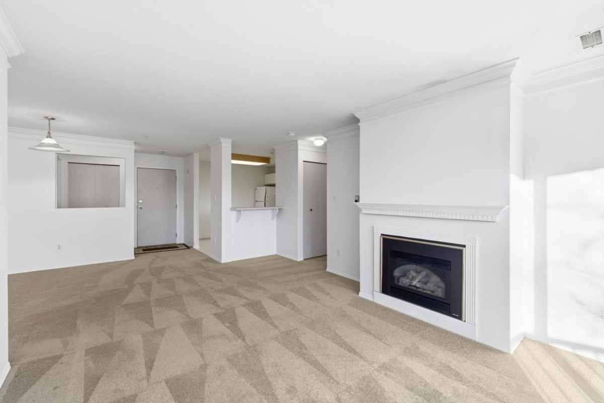Kitchen Island Photo of 102 20881 56 Avenue, Langley, BC