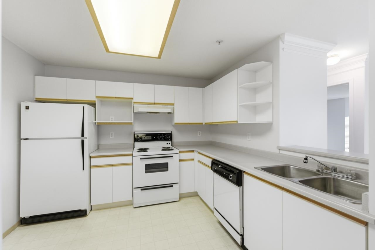 Primary Bathroom Photo of 102 20881 56 Avenue, Langley, BC