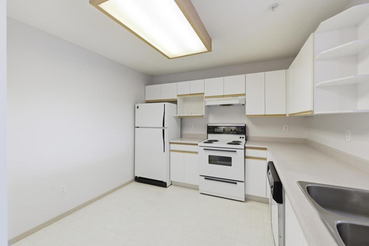 Walk-In Closet Photo of 102 20881 56 Avenue, Langley, BC