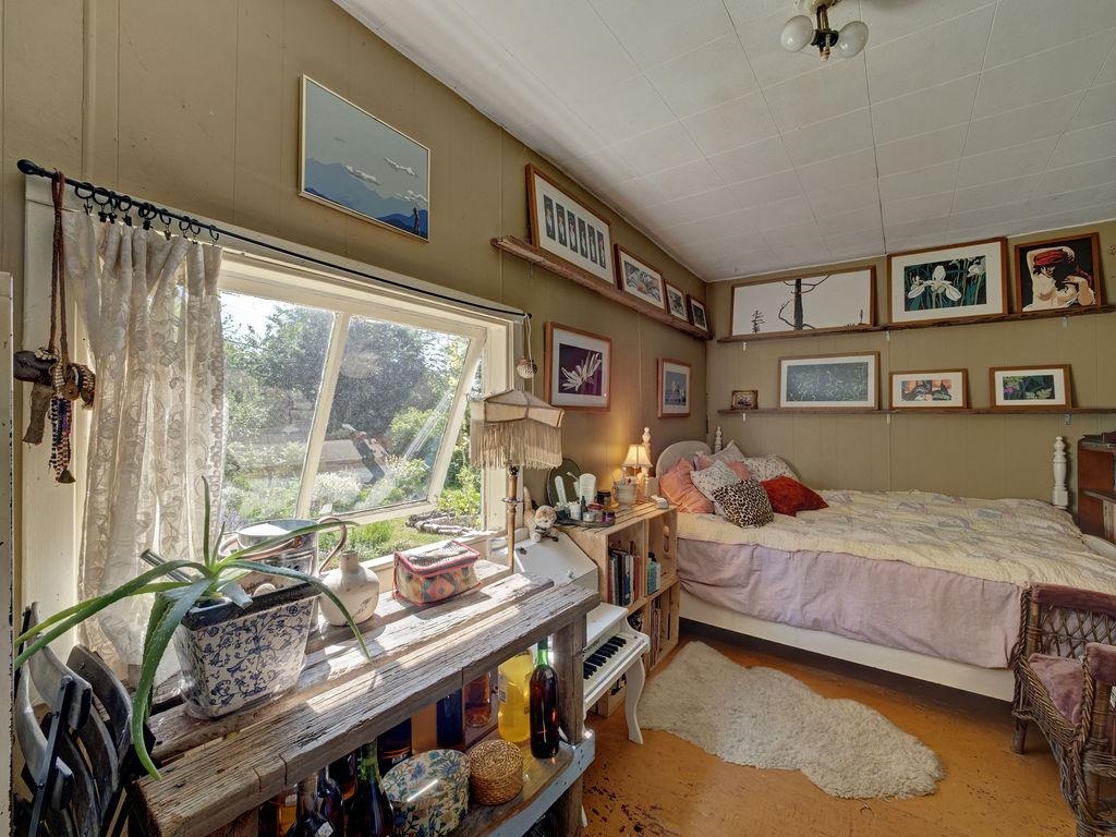 Bedroom 4 Photo of 947 North Road, Gibsons, BC