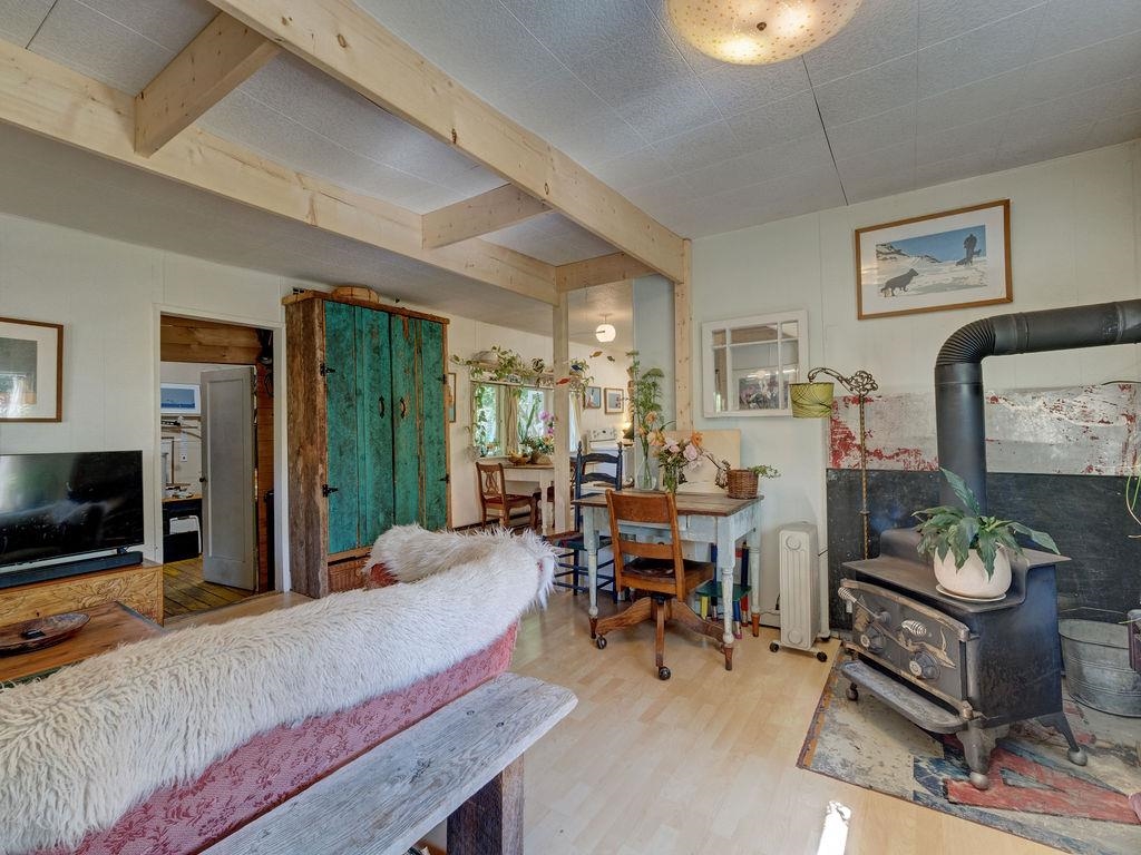 Breakfast Nook Photo of 947 North Road, Gibsons, BC