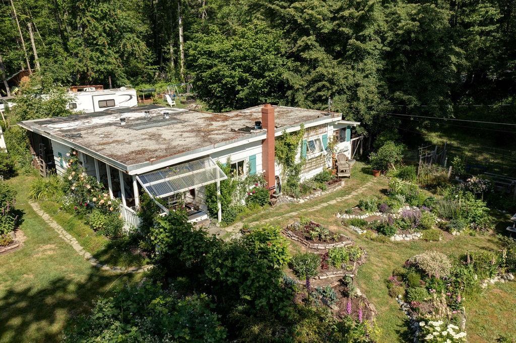 Community Amenities Photo (Clubhouse) of 947 North Road, Gibsons, BC