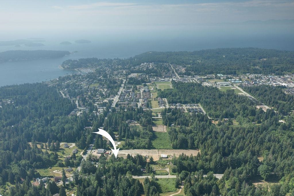 Garden / Landscaping Photo of 947 North Road, Gibsons, BC