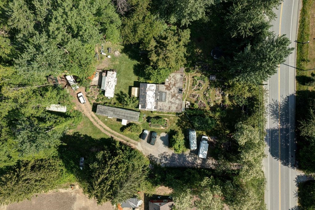 Hot Tub / Spa Photo of 947 North Road, Gibsons, BC