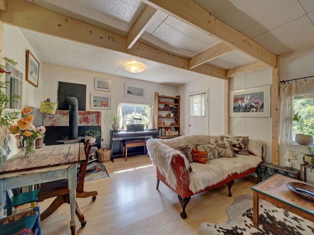 Kitchen Photo of 947 North Road, Gibsons, BC