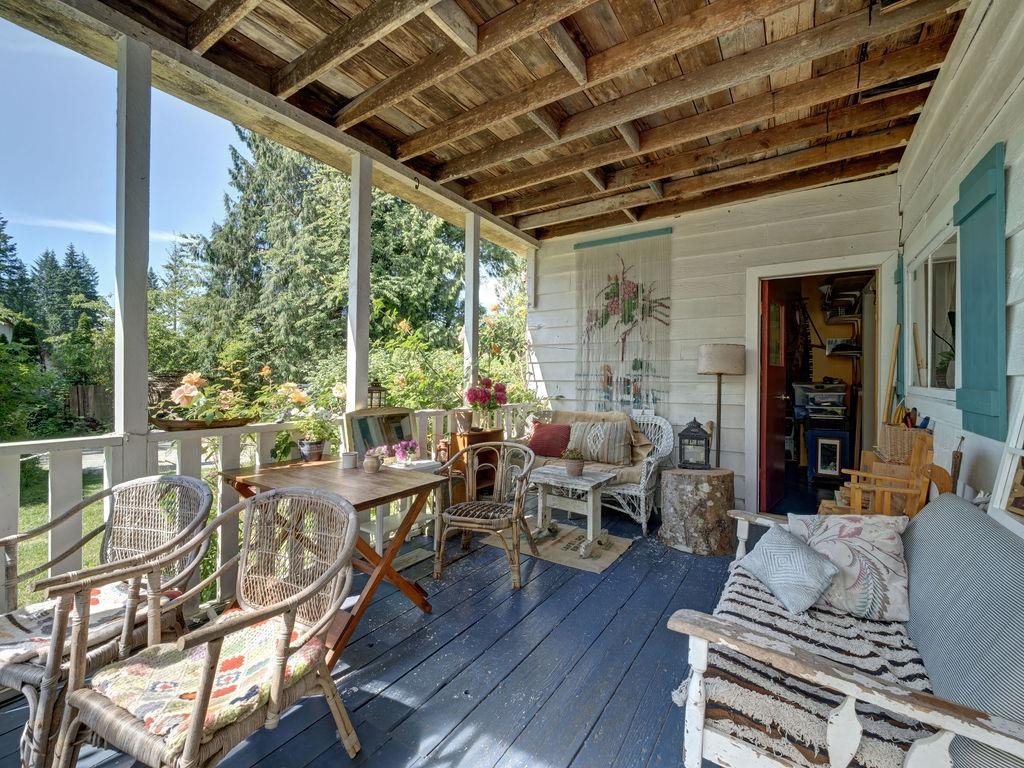 Laundry Room Photo of 947 North Road, Gibsons, BC